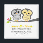 Hochzeit von grauen und gelben Owls Magnet<br><div class="desc">Benutzerdefinierte Magnete mit einem schönen Eulenpaar auf einem Baumzweig können als Speichern der Datumsangaben,  Gefälligkeiten,  Überbrückungsgeschenke usw. verwendet werden. Ideal für Hochzeiten,  Brautpartys,  Junggeselinnen-Abschiede,  Jubiläumsfeiern,  Valentinstag,  etc. Mehr Farbwahl in unserem Geschäft verfügbar.</div>
