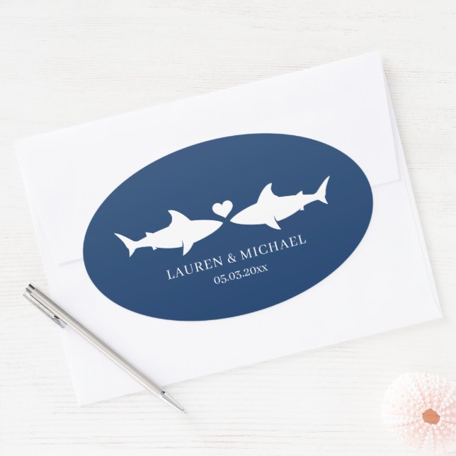 Hochzeit von Haifischen mit den Namen Oval Sticker (Umschlag)