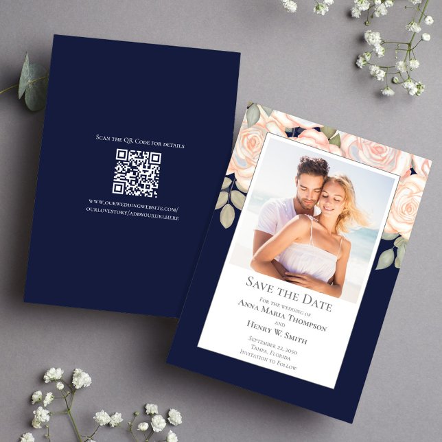Hochzeit von Navy Blue Floral Save the Date Foto (Navy blue wedding save the date photo card. With a scannable QR code. )