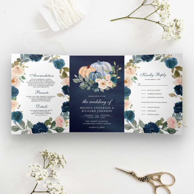 Hochzeit von Navy Blue und Peach Floral Pumpkin Dreifach Gefaltete Einladung (Von Creator hochgeladen)