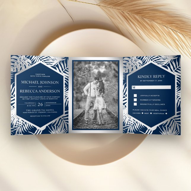 Hochzeit von Navy Blue und Silver Foil Tropical Pa Dreifach Gefaltete Einladung (Von Creator hochgeladen)
