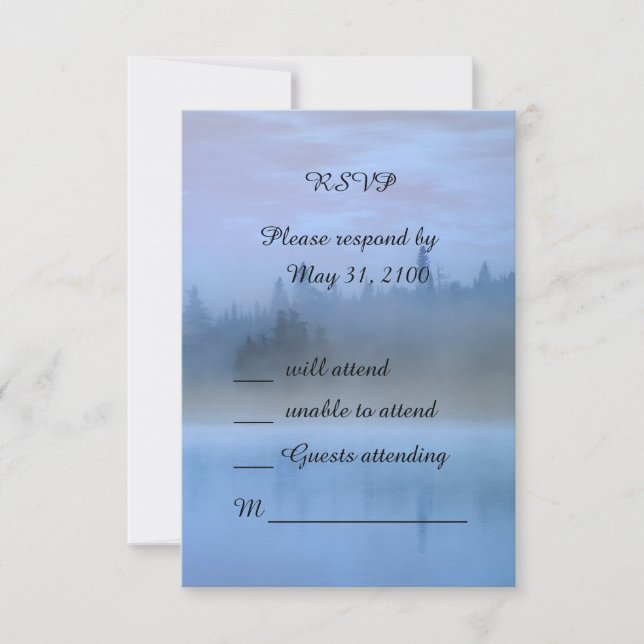 Hochzeit von staubblauer Waldlandschaft RSVP Karte (Vorderseite)