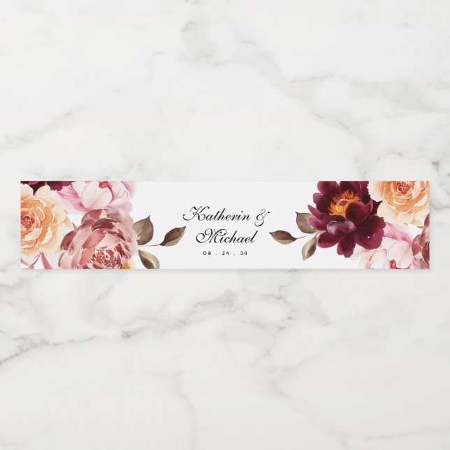 Hochzeit von Watercolor Floral Burgundy Wasserflaschenetikett (Einzelnes Label)