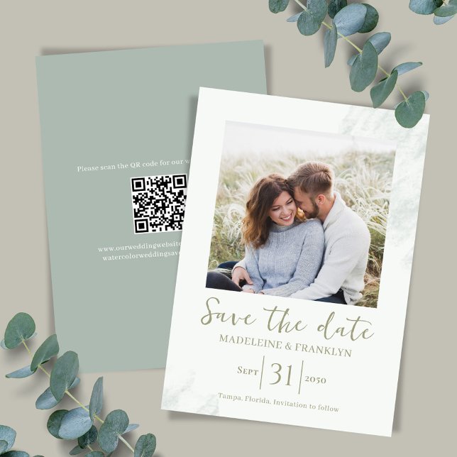 Hochzeit von Watercolor Green Save the Date Foto Einladung (Green watercolor elegant photo card template.)