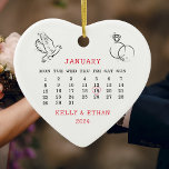 Hochzeitdatenkalender Verheiratet Keramik Ornament<br><div class="desc">Hochzeitstag Herzkalender Verheiratete Keramik Ornament. Matching-Elemente verfügbar.</div>