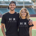 Hochzeitmongramm Personalisierte Braut und Bräuche T-Shirt<br><div class="desc">Treten Sie ein in den heiratsfähigen Song mit unserem Personalisierten Braut- und Gräuel-T - Shirt Wedding Monogram. Dieses geschmackvolle Kleid ist ein Beleg für minimalistische Hochzeitseleganz, mit einer klassischen Schwarz-Weiß-Farbpalette, die Eleganz ausstrahlt. Das sorgfältig konzipierte Hochzeitsmonogramm, inklusive der Initialen von Braut und Bräutigam, fügt eine personalisierte Touch hinzu, die das...</div>