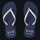 Hochzeitmonographie für Marine und Türkis Flip Flops<br><div class="desc">Maßgeschneiderte gedreht Flop-Sandalen personalisiert mit einem niedlichen Herz und Ihre Monogramm-Initialen und Hochzeitstermin. Klicken Sie auf Anpassen,  um Schriftart und Farben zu ändern oder eigene Bilder hinzuzufügen,  um ein einzigartiges Design zu erstellen!</div>