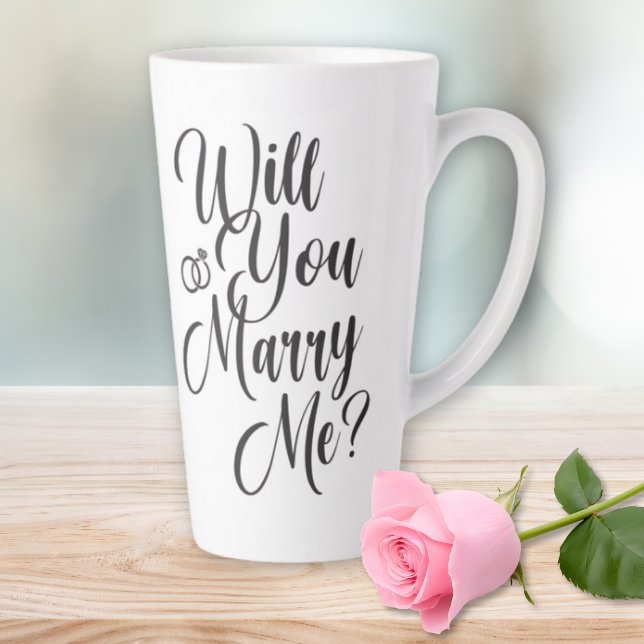 Hochzeits-Ehe-Elegantes Skript Antrag  Milchtasse (Will You Marry Me Elegant Script Black on White Latte Mug - Unique Wedding Proposal Idea)