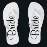 Hochzeits-Tagesbraut drehen Reinfälle um Flip Flops<br><div class="desc">Seien Sie die Braut von Kopf bis Fuß.</div>