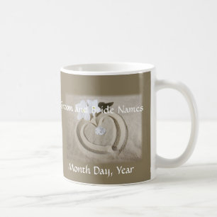 Hochzeits-Tassen - Herz zu personifizieren im Sand Tasse
