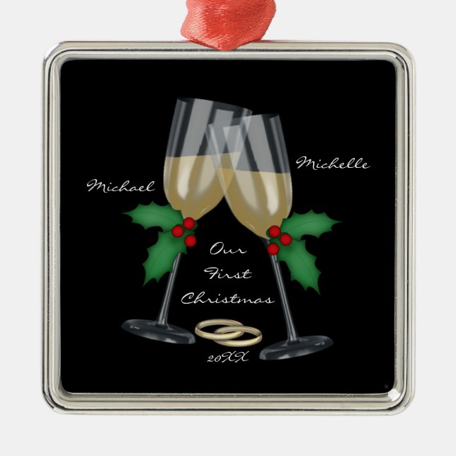 Hochzeits-Toast unsere erste Weihnachtsverzierung Ornament Aus Metall (Vorne)