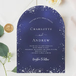 Hochzeitsbogen in Navy-Silber-Glitzer Einladung<br><div class="desc">Marineblau,  mit Imitaten verziert,  silberner Glitzer,  Glitzern. Die blaue Farbe ist ungleichmäßig. Personalisieren Sie Ihre Namen und Details und fügen Sie diese hinzu.</div>