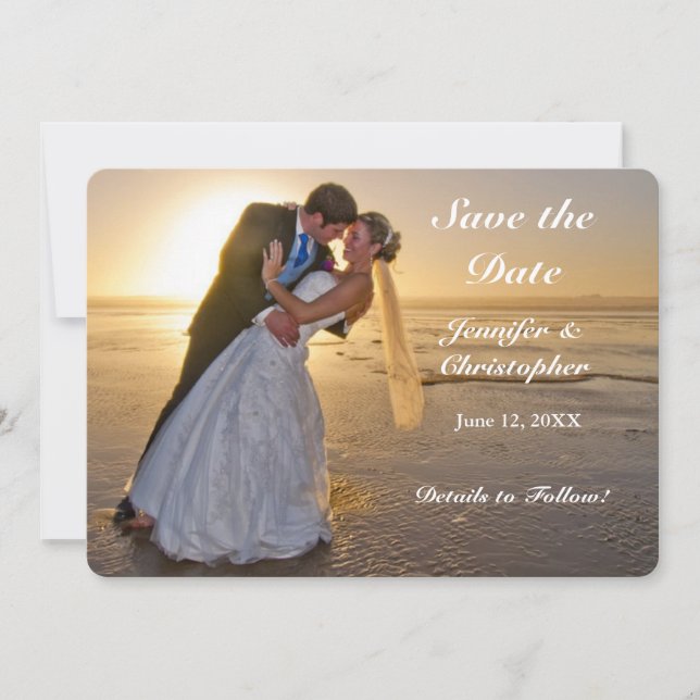 Hochzeitscouple auf Sunset Beach Save the Date Car (Vorderseite)