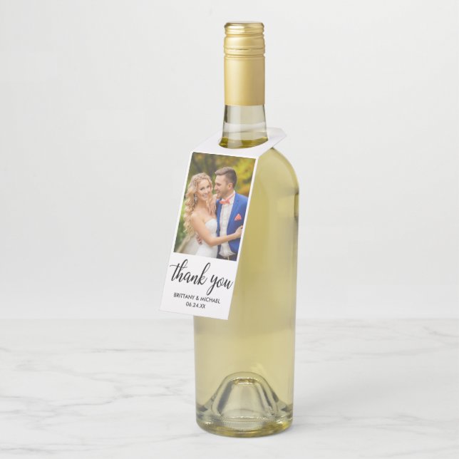 Hochzeitsdanken für Ihr Foto Brie and Groom Flaschenanhänger (Angewinkelt)