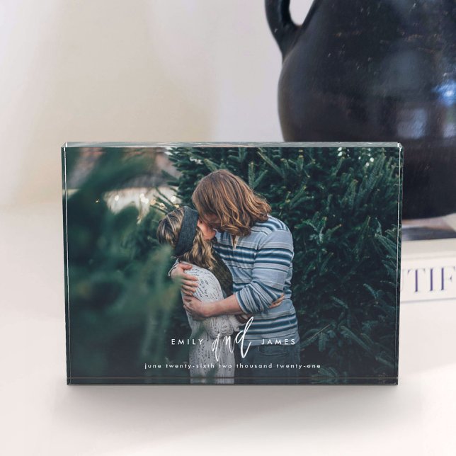 Hochzeitsdatum Modischer buchstabierter benutzerde Fotoblock (Wedding Date Trendy Lettered Custom Photo Block)