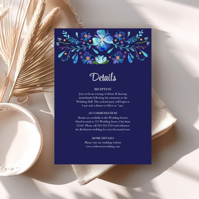 Hochzeitsdetails der Hochzeitsfeier in Mexikanisch Einladung (Navy Blue Mexican Floral Fiesta Wedding Details Invitation on a neutral boho table.)