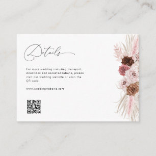 Hochzeitsdetails in pinkfarbenem Pampas mit elegan Begleitkarte