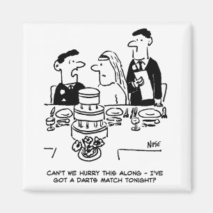 Hochzeitsempfang Bräutigam hat ein Darts-Spiel Magnet