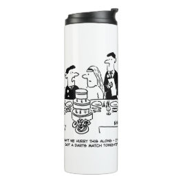 Hochzeitsempfang Bräutigam hat einen Darts-Match Thermosbecher