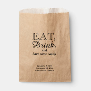 Hochzeitsessen, trinken und ein Candy Buffet haben Geschenktütchen