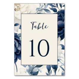 Hochzeitsfeier mit blauen und weißen Blumen Tischnummer