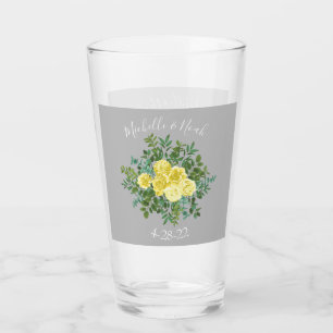 Hochzeitsfeier mit hellgelben und grauen Rose Glas