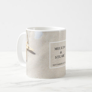 Hochzeitsfeiern am sommerlichen Strand mit tropisc Kaffeetasse