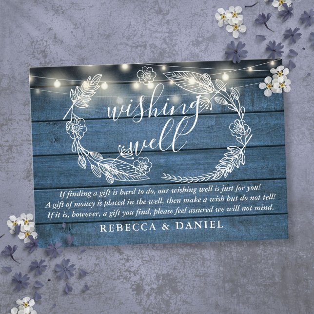 Hochzeitsfeiern mit blauem Holz Begleitkarte (Wishing Well String Lights Blue Wood Wedding Enclosure Card)