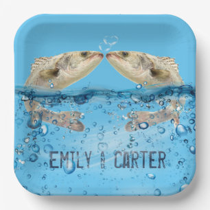 Hochzeitsfisch im Wasser mit Herzblasen Pappteller