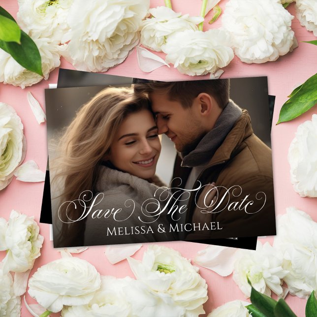 Hochzeitsfoto Save the Date Skriptvorlage (Elegant calligraphy script Save the Date photo card with a Scannable QR Code.)