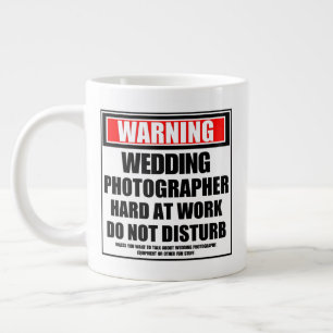 Hochzeitsfotograf hart am Arbeitsplatz Jumbo-Tasse