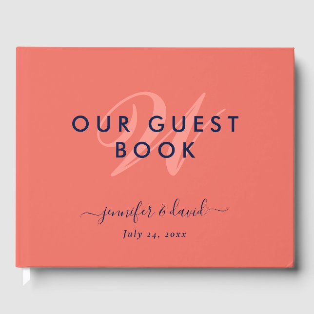 Hochzeitsgast in Navy Blue und Coral Script Monogr Gästebuch (Vorderseite)