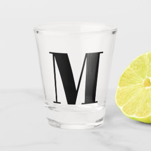 Hochzeitsgeschenk zur Brautparty mit Monogramm als Schnapsglas