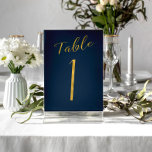 Hochzeitsgold Glitzer Marine elegant Tischnummer<br><div class="desc">Imitate Goldfolie formale Kalligraphie Skript Hochzeitsempfang Karte. Die marineblaue Hintergrundfarbe ist editierbar. Sie können es ändern,  nachdem Sie die Schaltfläche WEITERE ANKUNFT auswählen. Den gesamten Zahlenbereich ( 1 - 50) finden Sie hier: http://bit.ly/2sLMaFh</div>