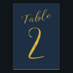Hochzeitsgold Glitzer Marine elegante Tischnummer<br><div class="desc">Imitate Goldfolie formale Kalligraphie Skript Hochzeitsempfang Karte. Die marineblaue Hintergrundfarbe ist editierbar. Sie können es ändern,  nachdem Sie auf KUNSTSTOFFE geklickt haben. Hier finden Sie alle Zahlen ( 1 - 50): http://bit.ly/2sLMaFh Wenn Sie Hilfe benötigen,  kontaktieren Sie mich bitte durch das unten stehende Geschäft.</div>