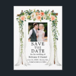 Hochzeitskanopie Wasserfarben Korallen Weißes Foto Ankündigungspostkarte<br><div class="desc">Elegante Hochzeitskanopie Wasserfarbe Rosa Weiße Verlobung Ankündigung Hochzeitsfeier Save the Date Postcard beinhaltet schöne Korallen und Weiß Rosen. Der Botanische Garten des Hochzeitsvaters aus Holz ist mit Pflanzen bepflanzt. Ein paar Fotos.</div>