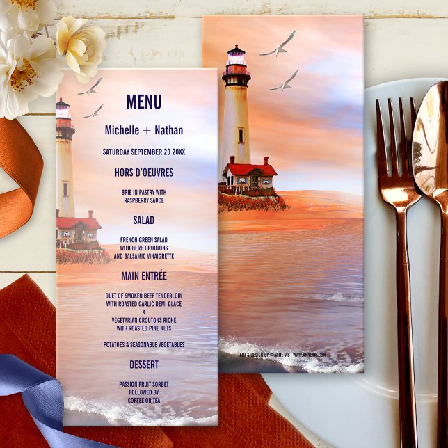 Hochzeitskarte für das Beach Lighthouse Menükarte (Nautical wedding menu card featuring a painting of a lighthouse at the ocean with seagulls at sunset)