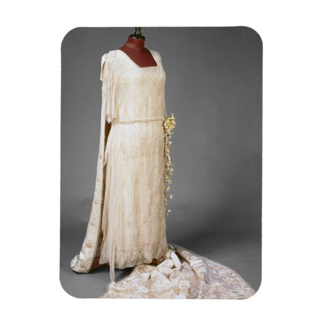 Hochzeitskleid von Mary, Prinzessin Royal, 1922 Magnet (Vertikal)