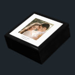 Hochzeitskohle Foto Keepake Erinnerungskiste<br><div class="desc">Ein elegantes,  personalisiertes Foto aus Hochzeitsholz mit lackiertem Sake-Box. Ersetzen Sie dieses Foto durch Ihr eigenes Lieblings-Hochzeitsfest-Foto.</div>