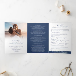 Hochzeitsmahlzeiten in Navy-Weiß-Monogramm-UAWG Dreifach Gefaltete Einladung