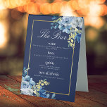 Hochzeitsmenü von Navy Blue Gold Floral Tischaufsteller<br><div class="desc">Elegante Rosen und Weiß schmücken dieses schöne Blumenmeer-Bar-Schild für eine Winterhochzeit. Der goldgelbe Rahmen aus schicken Imitaten ist mit hübschen indigofarbenen Blume und einem zauberhaften,  hellgelben botanischen Kragen besticht. Fügen Sie Ihre Getränkekarte in weißer Schrift für Ihre Gäste hinzu.</div>