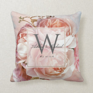 Hochzeitsmonogramm in Schreibschrift   Rosa Rosen  Kissen