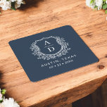 Hochzeitsmonographie des Navy Blue Floral Monogram<br><div class="desc">Fügen Sie Ihren Feiern eine elegante Touch mit dem modernen Monogram Wedding Wappen Square Paper Untersetzer hinzu. Diese Untersetzer mit einem ausgeklügelten Monogramm-Wappen sind ideal für Hochzeiten, Verlobungsfeiern oder Brautpartys. Stilvolle quadratische Form und hochwertiges, absorbierendes Papier schützen Oberflächen und verbessern Ihre Dekoration. Personalisieren Sie Ihre Initialen für eine einzigartige Touch....</div>