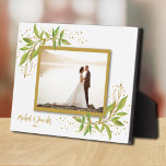 Hochzeitsnadel Foto Tabletop Easel Back Fotoplatte<br><div class="desc">Tabletop-Plakette mit eingebautem Aasel bietet Ihr Lieblings-Foto mit schönen Aquarellgrün und goldenen Blätter und Punkten. Gut als Geschenk oder um Ihr Lieblings-Foto in Ihrer eigenen Zuhause zu zeigen. Ihre Bildfarben werden direkt auf das Hardboard-Panel gesetzt, um ein atemberaubend knuspriges Bild mit einer leicht abwischbaren sauberen Oberfläche zu erhalten. *VERTIKALES Layout...</div>