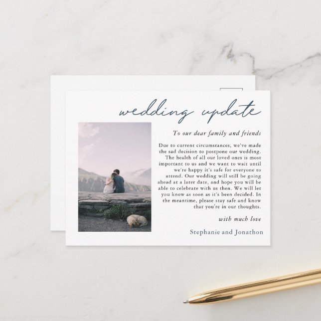 Hochzeitspause Foto Update Moderne Schrift Ankündigungspostkarte (Vorderseite/Rückseite Beispiel)