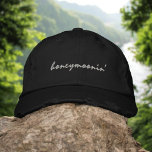 Hochzeitsreise Hochzeitsreise Bestickte Baseballkappe<br><div class="desc">Honeymoon Cruise Honeymoon's Honeymoon Cap</div>