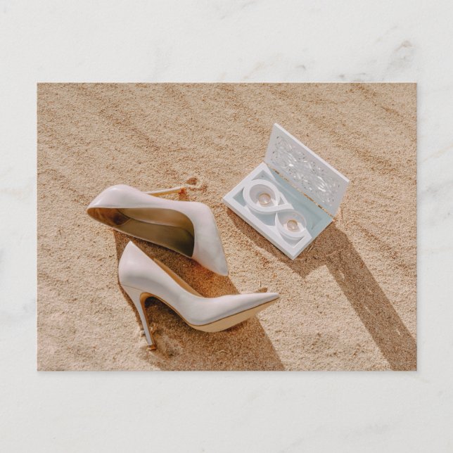 Hochzeitsschuhe und zwei Hochzeitsringe Postkarte (Vorderseite)