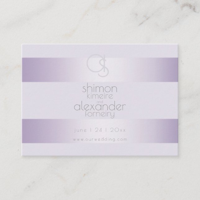 Hochzeitsseite | Lilac Shimmer Stripes Monogramm Visitenkarte (Vorderseite)