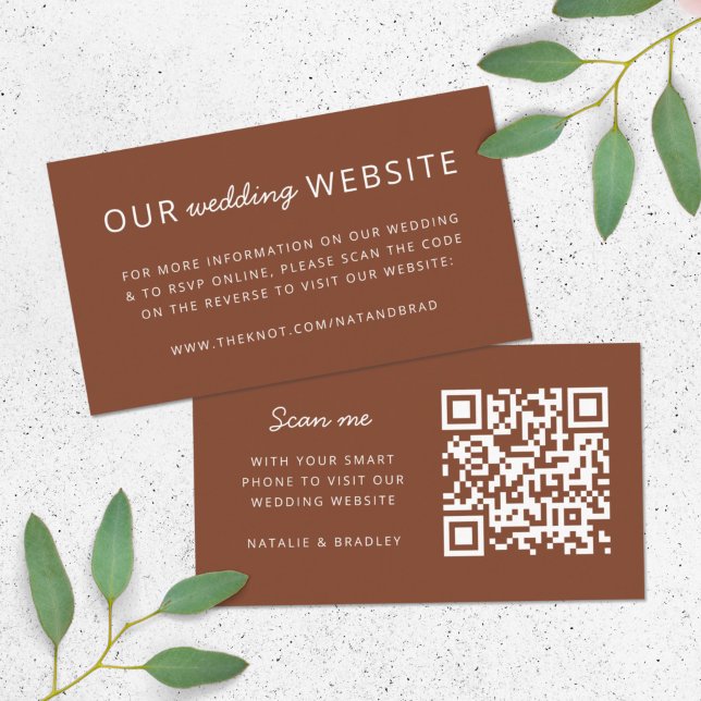 Hochzeitsseite | QR Code Terracotta Rust Begleitkarte (Direct guests seamlessly to your wedding website using this QR code terracotta enclosure card)