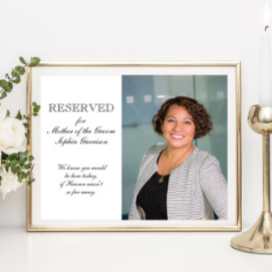 Hochzeitssitz mit Gedenkfoto für die Mutter des Br Poster